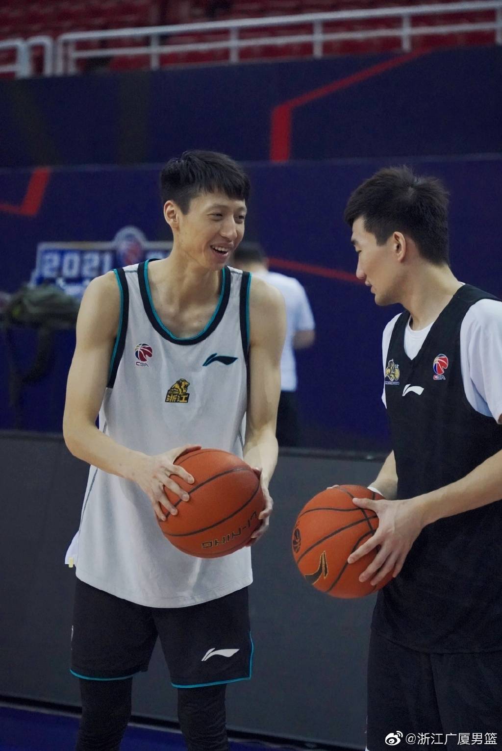 乐鱼中国官网-集结日新疆广汇备战欧篮联，完成体检细节曝光，悬念犹存，更衣室氛围转暖