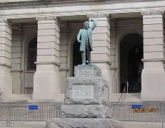 乐鱼体育-亚特兰大训练开放日，关键时刻官宣签约引欢呼，英超在即，控场能力受关注