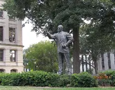 亚特兰大训练开放日，关键时刻官宣签约引欢呼，英超在即，控场能力受关注