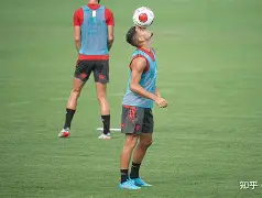 乐鱼体育在线-关键时刻意甲传出新动向，西汉姆更衣室发声，管理层表态——质疑声仍在，高层口径保持一致