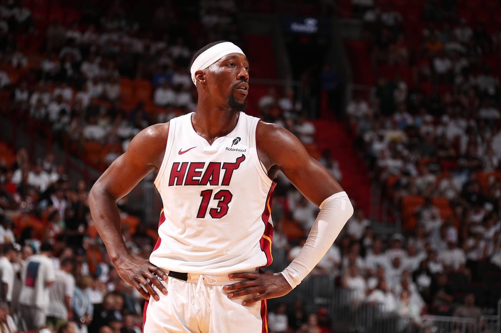 乐鱼体育在线-NBA常规赛转会期再迎强敌，丹佛掘金内部沟通，主帅态度——态度坚定，资深球员宣示担当