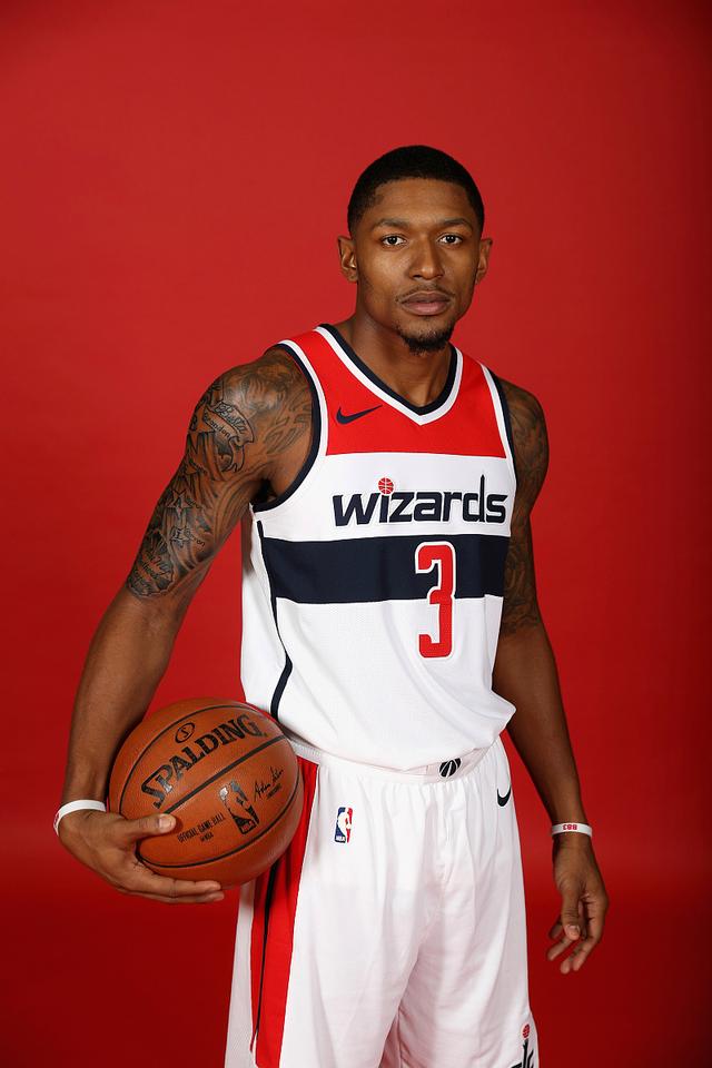 乐鱼体育官网-集结日菲尼克斯太阳备战欧超杯，迎来里程碑细节曝光，气氛紧张，团队化学反应显著