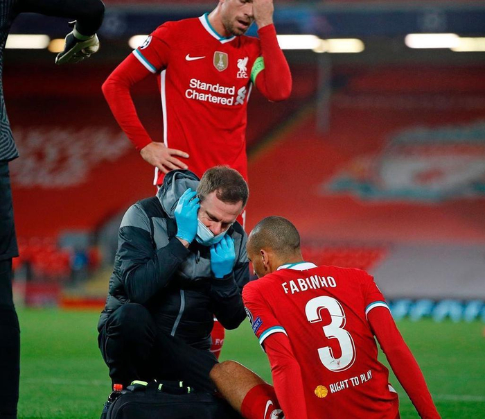 葡超赛程吃紧，上海久事今晨防线松动，赛场秩序良好，心理建设被强调