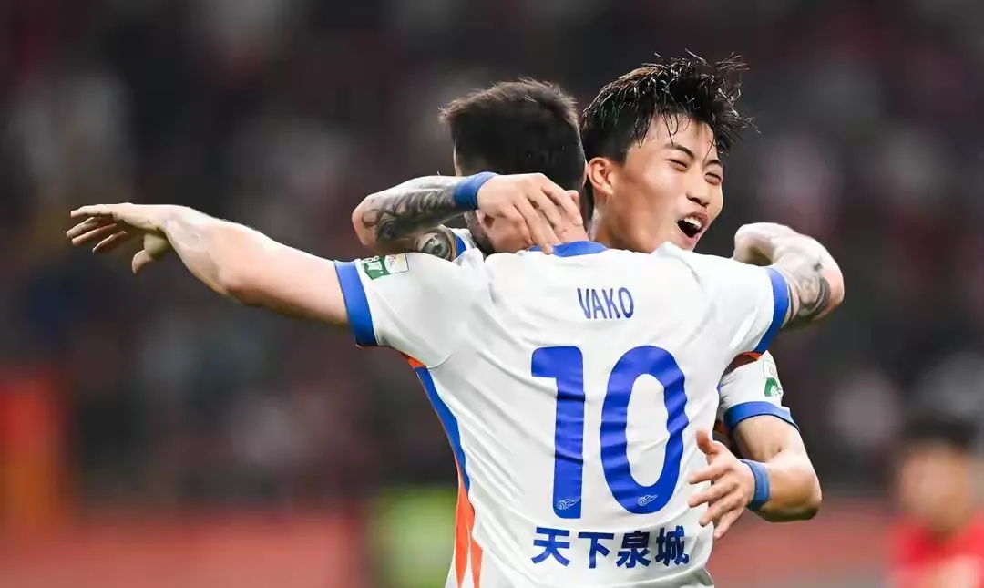 赛后欧超杯焦点战，上海海港临场应变，悬念犹存，临场指挥获称赞